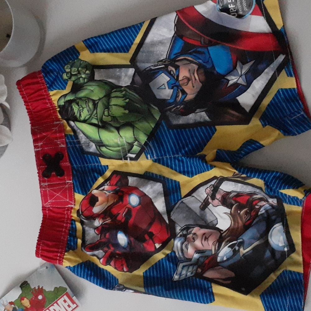 Marvel Avengers Boys swim trunks size: 4T